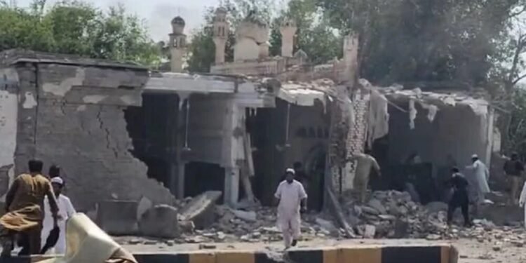 أفغانستان تدين استهداف مسجد بمنطقة كوهات الباكستانية ويدعو إلى وقف العنف