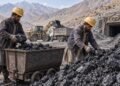 إنتاج الفحم في شمال أفغانستان يرتفع 30% مع توسع في التعدين وفرص العمل