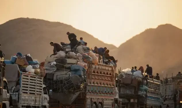 استمرار التهجير القسري للأفغان من إيران وباكستان... طرد 635 ألف لاجئ أفغاني خلال العام الجاري