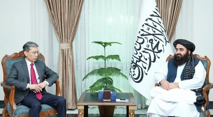 السفير الصيني في أفغانستان يختتم مهمته بلقاء توديعي مع وزير الخارجية الأفغاني