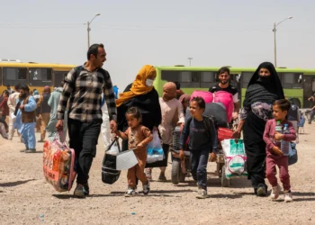 انهيار الاقتصاد الإيراني يجبر آلاف الأفغان على العودة إلى بلدٍ فرّوا منه
