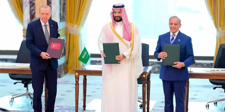 تحالف مكة أمام اختبار الحوثيين: كيف توازن باكستان بين الدفاع عن السعودية وتجنب الحرب؟
