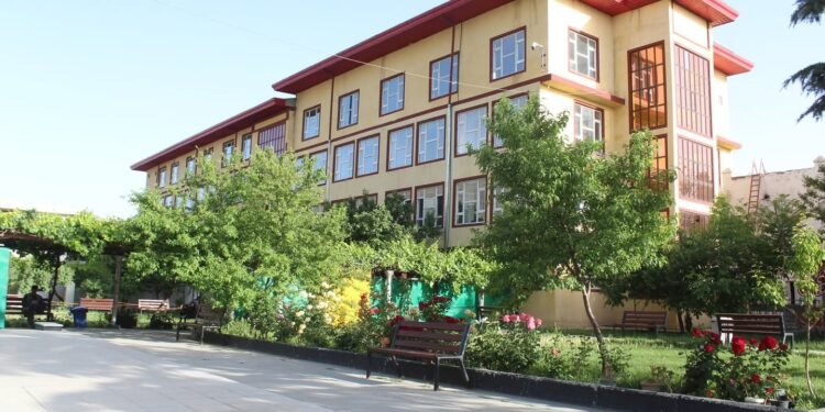 جامعة خاتم النبيين في مرمى الإجراءات الأفغانية.. السلاح والنفوذ الإيراني في صلب الجدل