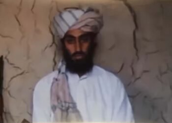 حمزة بن لادن يعود إلى الصورة: كيف تستخدم القاعدة الغموض لترميم حضورها؟