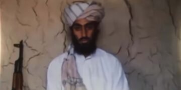 حمزة بن لادن يعود إلى الصورة: كيف تستخدم القاعدة الغموض لترميم حضورها؟