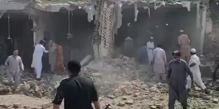عشرات القتلى والجرحى بانفجار في مسجد لقيادة الشرطة بكوهات الباكستانية