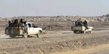 على حدود إيران.. أفغان يواجهون الرصاص والصحراء وإعادة قسرية في رحلة البحث عن لقمة العيش