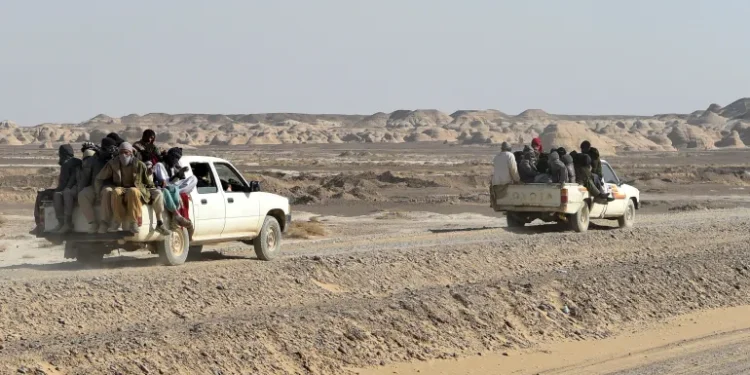 على حدود إيران.. أفغان يواجهون الرصاص والصحراء وإعادة قسرية في رحلة البحث عن لقمة العيش