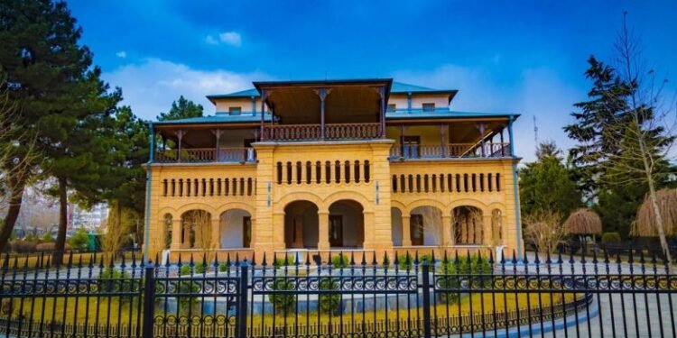 كابل تستدعي القائم بأعمال سفارة باكستان وتتهم إسلام آباد بدعم مسلحين عبر خط ديورند