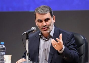 مسؤول برلماني إيراني ينتقد موقف باكستان من الحرب ويشيد بدعم الأفغان