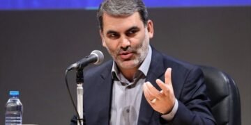 مسؤول برلماني إيراني ينتقد موقف باكستان من الحرب ويشيد بدعم الأفغان
