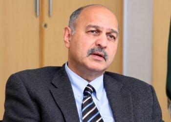 مشاهد حسين ينتقد إغلاق حدود باكستان مع ثلاثة جيران: «رقم قياسي جديد»