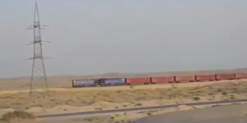 عبر صحراء بلخ.. قطار تجاري يرسم مسارا جديدا لربط أفغانستان بآسيا الوسطى