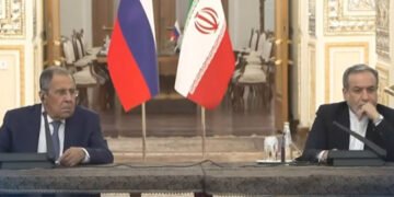 طهران وموسكو توحدان مواقفهما لاحتواء التوتر بين أفغانستان وباكستان