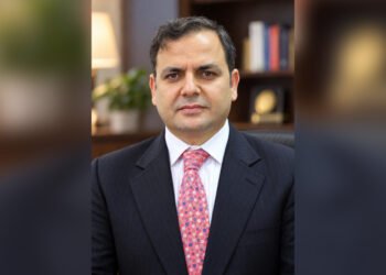 محافظ سابق للبنك المركزي الأفغاني: الطرق البديلة لن تعوّض التجارة مع باكستان قريباً