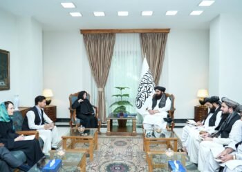 متقي وديكارلو يبحثان التعاون بين أفغانستان والأمم المتحدة وعملية الدوحة