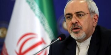 ظريف: طهران تختار ممثلي الحرس الثوري سفراء في كابل