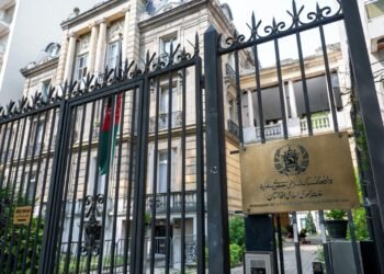 مصدر دبلوماسي: مباحثات فنية بشأن نقل إدارة السفارة الأفغانية في باريس