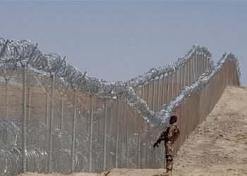 خط ديورند.. رواية من لقاء كواليس كرزاي تفتح أسئلة الحدود والنفوذ الأميركي