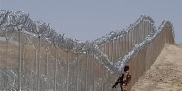 خط ديورند.. رواية من لقاء كواليس كرزاي تفتح أسئلة الحدود والنفوذ الأميركي