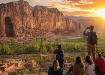 أفغانستان بعدسة السياح.. تجارب ودية مع طالبان تثير جدلاً حول تجميل صورتها