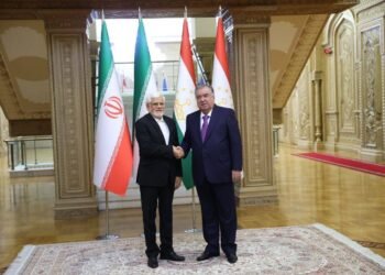 إيران وطاجيكستان تبحثان مشروع ممر للطاقة يمر عبر أفغانستان