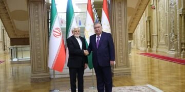 إيران وطاجيكستان تبحثان مشروع ممر للطاقة يمر عبر أفغانستان