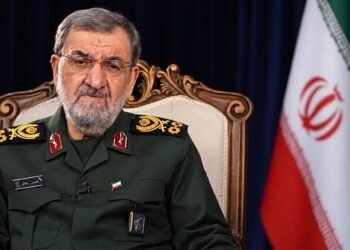 تقارير إيرانية: محسن رضائي يرفض لقاء قائد الجيش الباكستاني في طهران