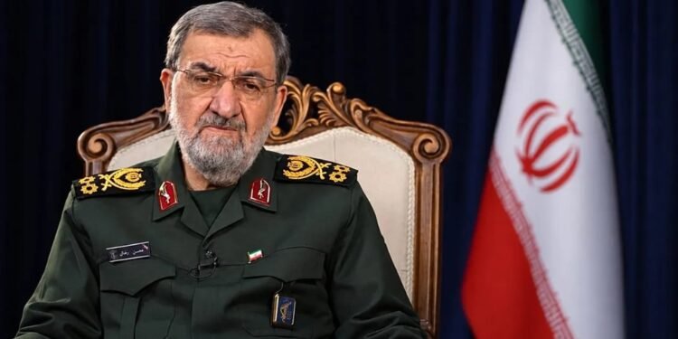 تقارير إيرانية: محسن رضائي يرفض لقاء قائد الجيش الباكستاني في طهران