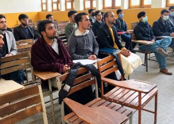  من المدرسة إلى الجامعة.. أزمة التعليم تضيق مستقبل جيل كامل في أفغانستان