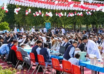 من الروبوتات إلى الأدب.. طلاب «أفغان ترك» يعرضون إبداعاتهم في مزار شريف