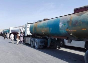 فحوص الجودة تعيد 26 صهريج وقود من أفغانستان إلى إيران